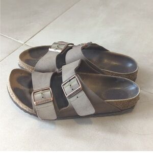 Birkenstock Arizona leather foot bed sandals and classic style